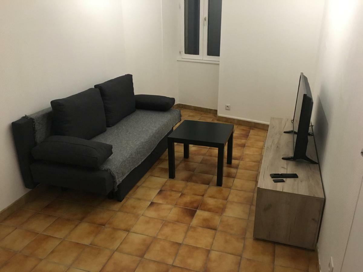 Saint-Pierre-le-Moûtier Charmant T2 Rdc Dans Residence Avec Parc Arbore מראה חיצוני תמונה