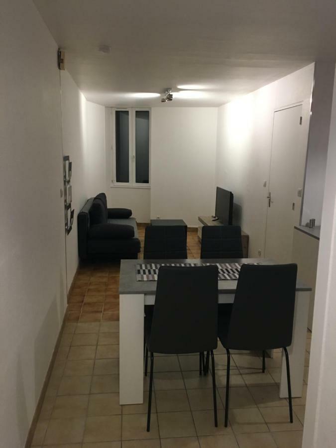 Saint-Pierre-le-Moûtier Charmant T2 Rdc Dans Residence Avec Parc Arbore מראה חיצוני תמונה