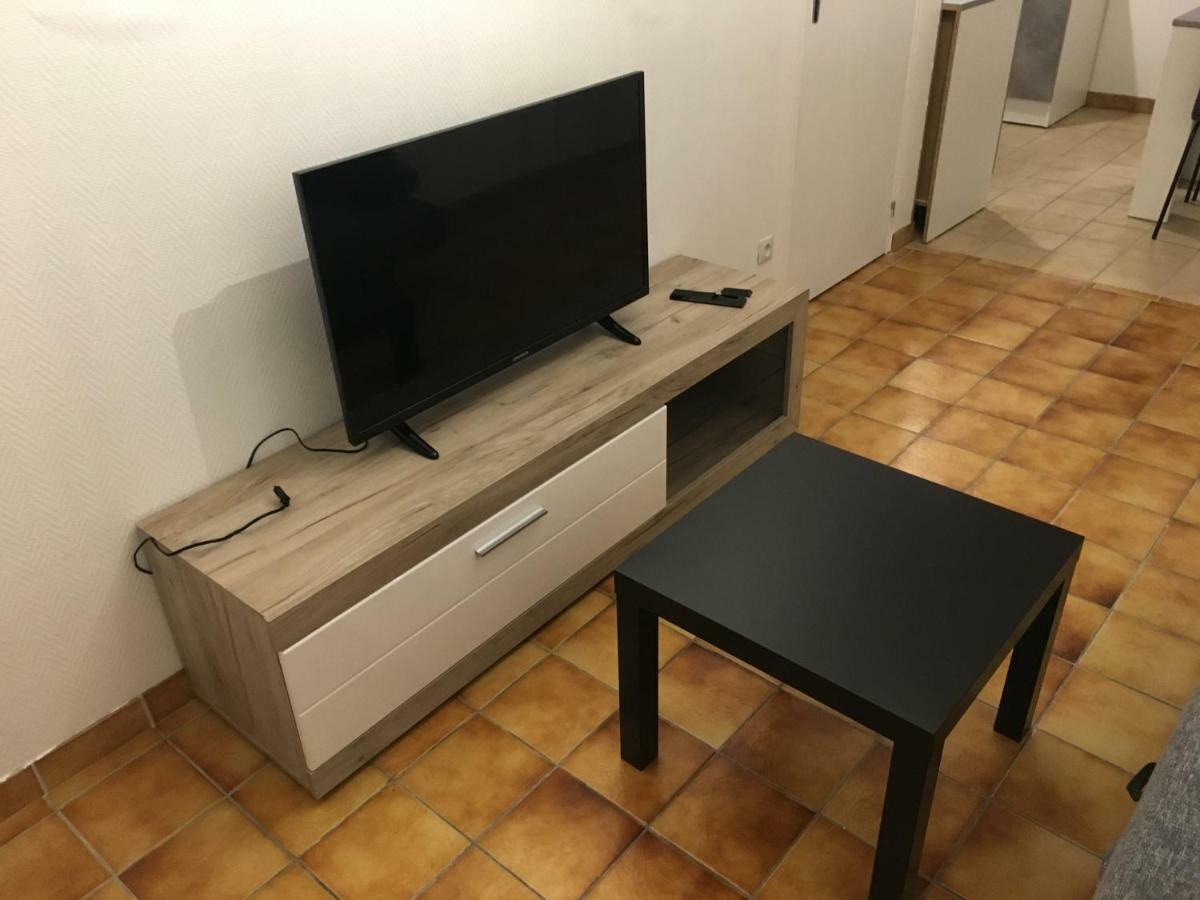 Saint-Pierre-le-Moûtier Charmant T2 Rdc Dans Residence Avec Parc Arbore מראה חיצוני תמונה