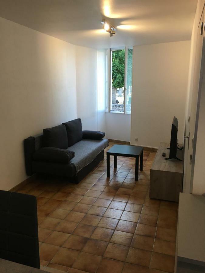 Saint-Pierre-le-Moûtier Charmant T2 Rdc Dans Residence Avec Parc Arbore מראה חיצוני תמונה
