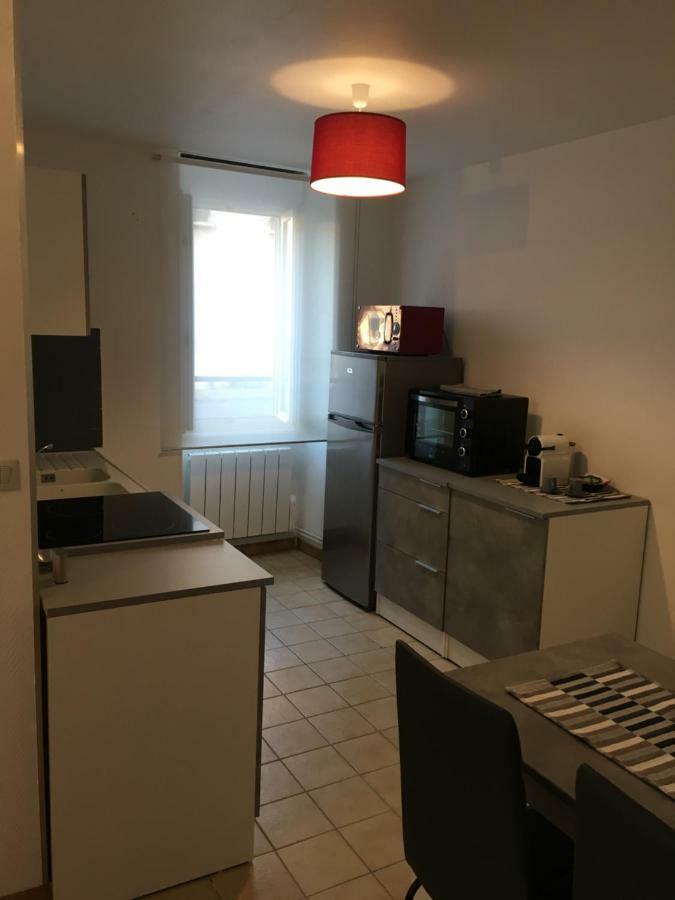 Saint-Pierre-le-Moûtier Charmant T2 Rdc Dans Residence Avec Parc Arbore מראה חיצוני תמונה