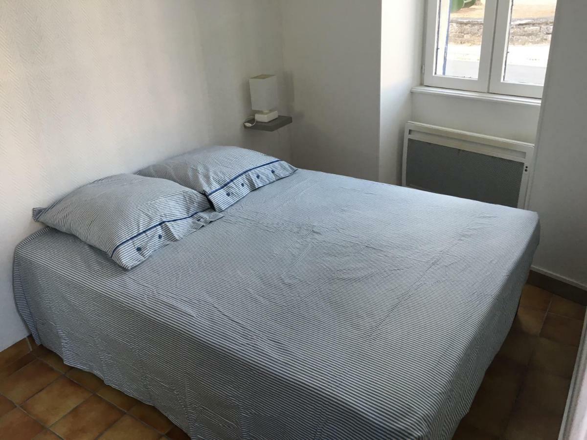 Saint-Pierre-le-Moûtier Charmant T2 Rdc Dans Residence Avec Parc Arbore מראה חיצוני תמונה