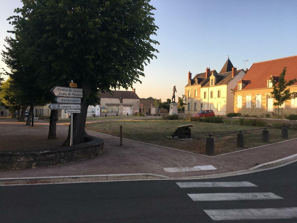 Saint-Pierre-le-Moûtier Charmant T2 Rdc Dans Residence Avec Parc Arbore מראה חיצוני תמונה