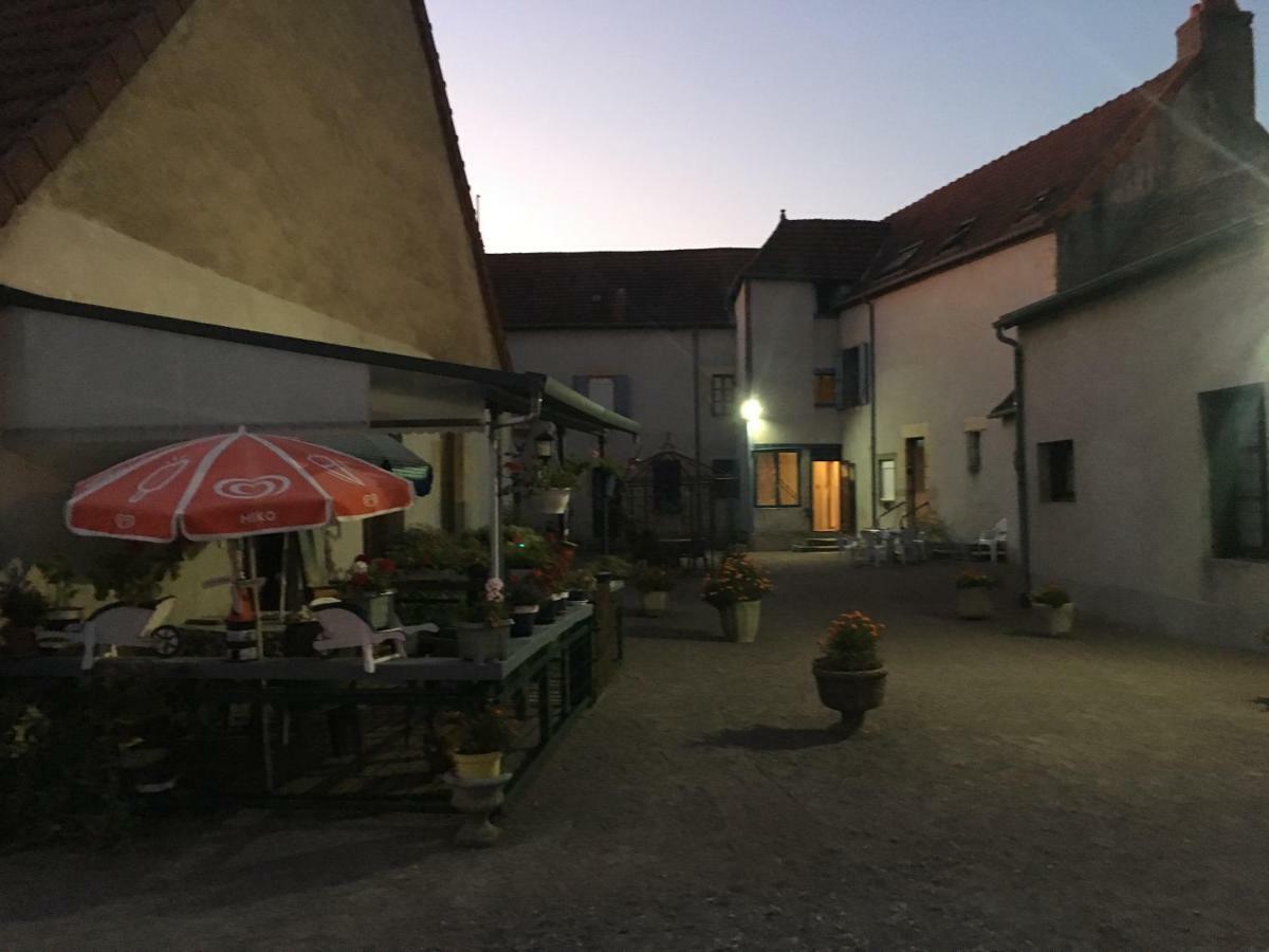 Saint-Pierre-le-Moûtier Charmant T2 Rdc Dans Residence Avec Parc Arbore מראה חיצוני תמונה
