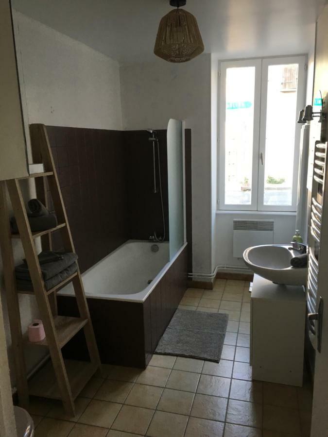 Saint-Pierre-le-Moûtier Charmant T2 Rdc Dans Residence Avec Parc Arbore מראה חיצוני תמונה